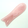 Пластина-скребок из розового кварца гуаша "Рыбка"